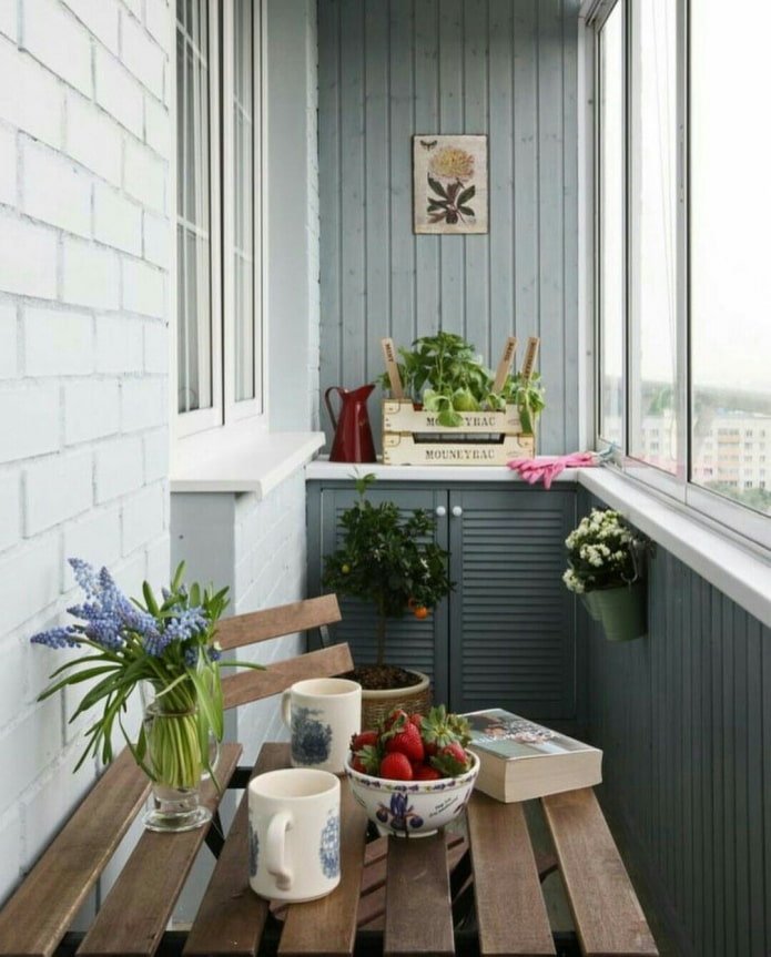 eethoek op het balkon
