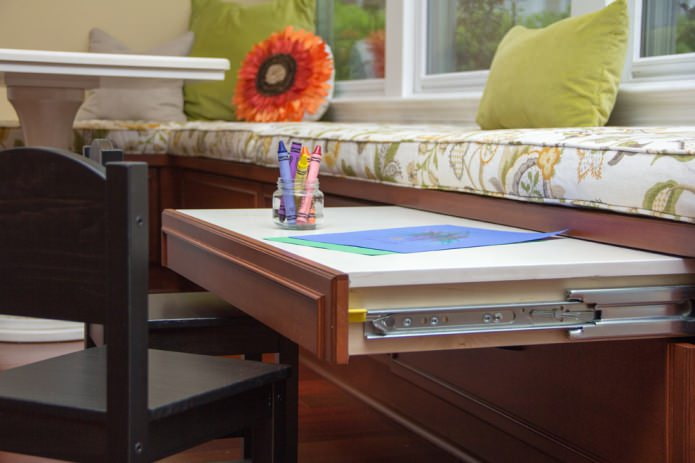 uitschuifbare tafel in de kinderkamer