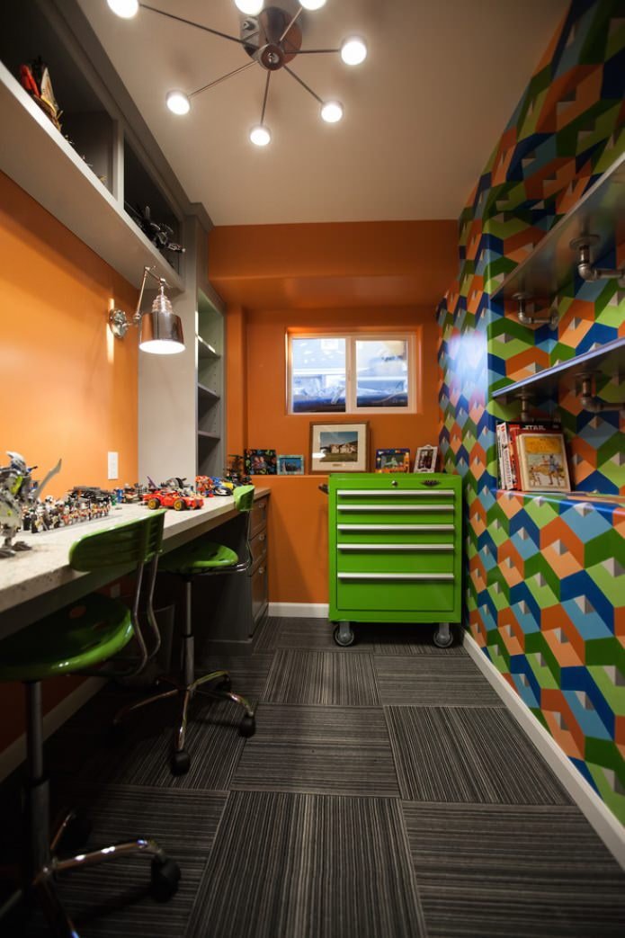 bureaus in een kinderkamer voor twee jongens