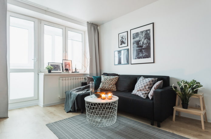 witte muren in de woonkamer