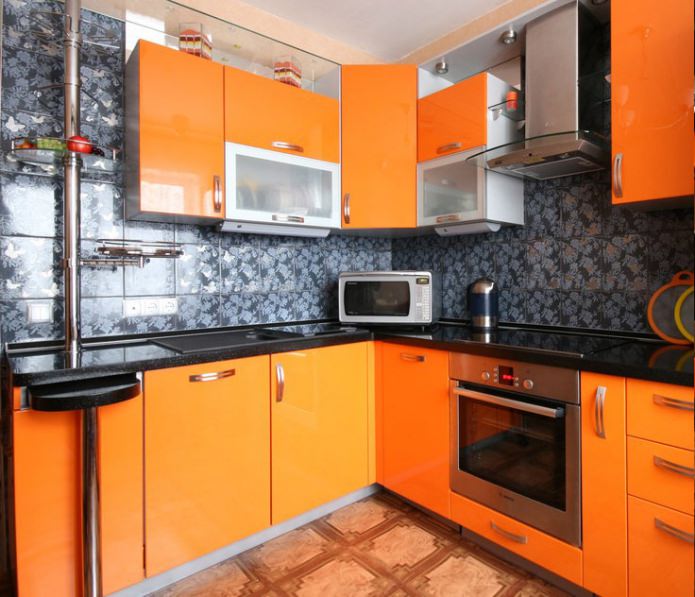 uittrekbare bar in een kleine keuken