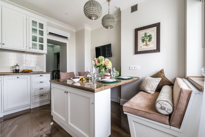 meubelopstelling in het interieur van een kleine keuken