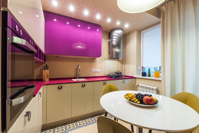 verlichting in het interieur van een kleine keuken