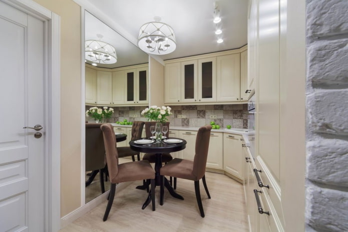 verlichting in het interieur van een kleine keuken