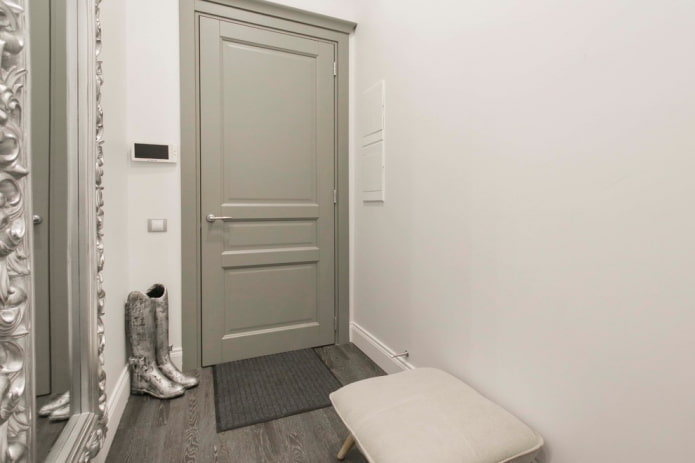 afwerking in het interieur van een kleine gang