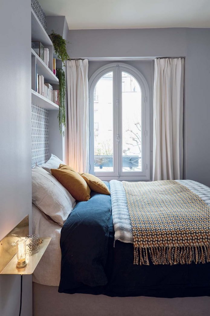 planken boven het bed