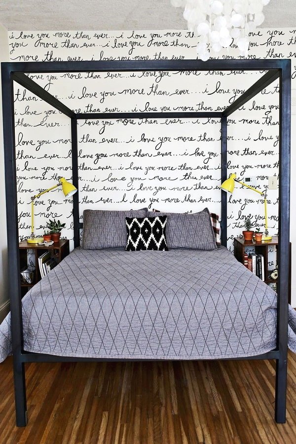 behang met inscripties in het interieur