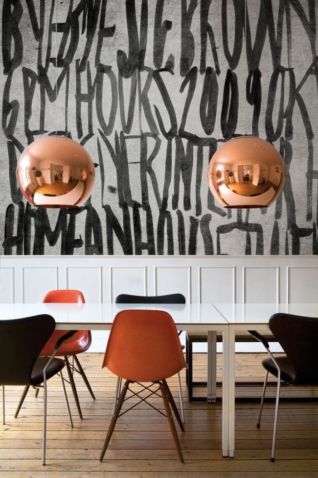 behang met inscripties in het interieur