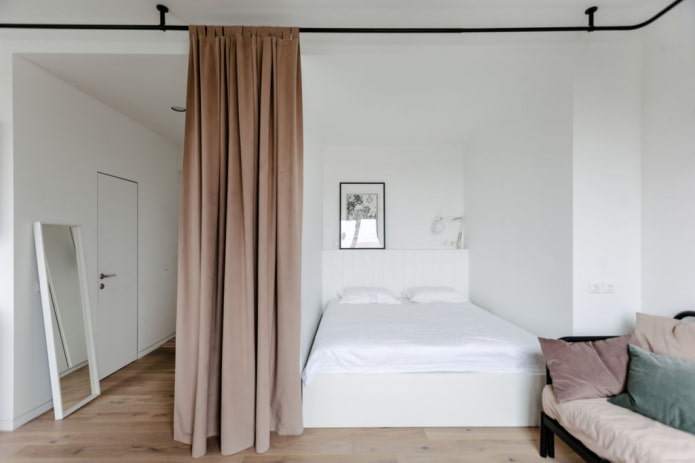 nis gescheiden door een gordijn in het interieur
