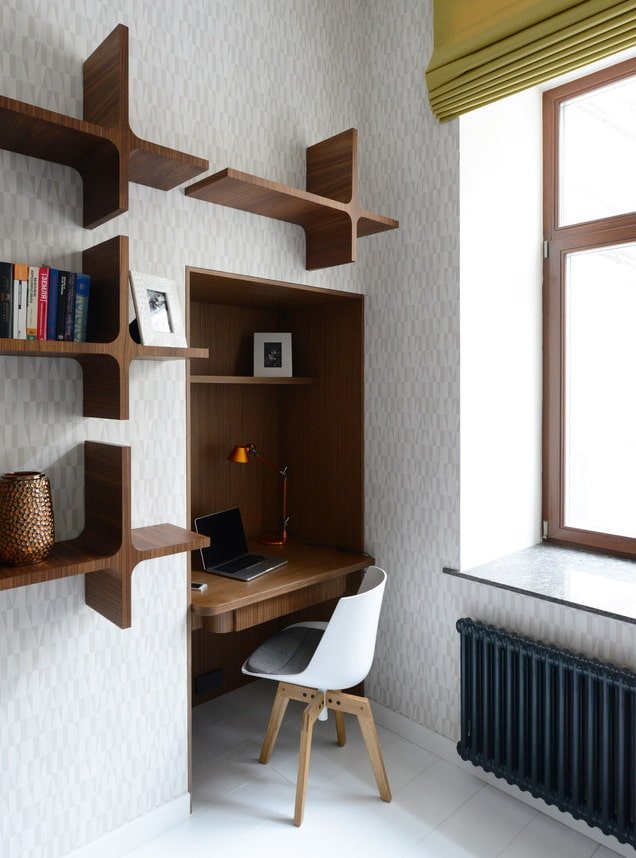 nis met een werkruimte in het interieur