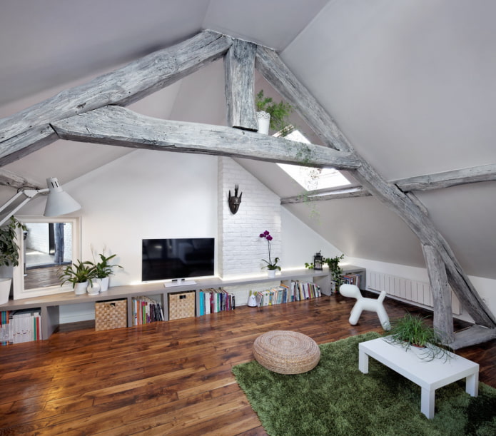 Grijze balken in het interieur