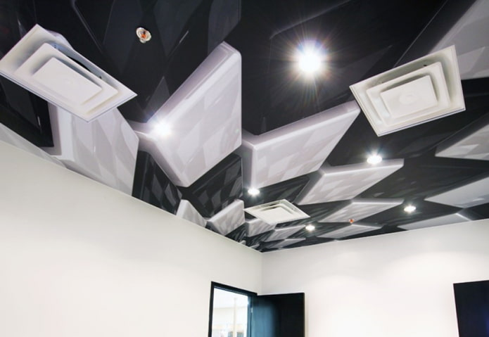 plafond met geometrische patronen