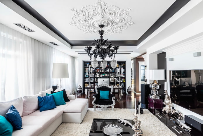 plafond met stucwerk in het interieur van de woonkamer