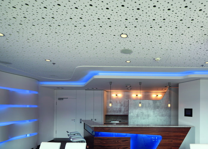 geperforeerd plafond in het interieur