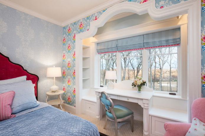 kinderkamer blauwe gordijnen met roze