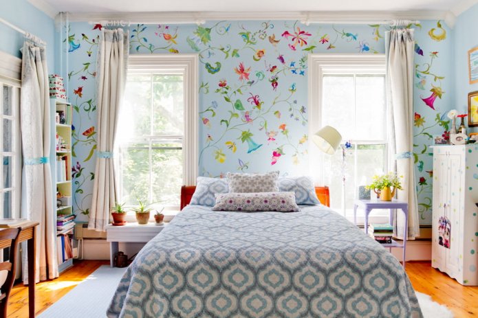 Blauw behang met patroon