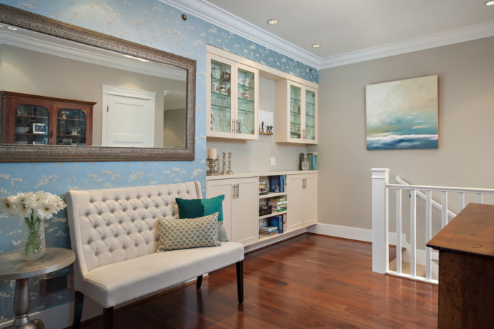 blauw behang in het interieur