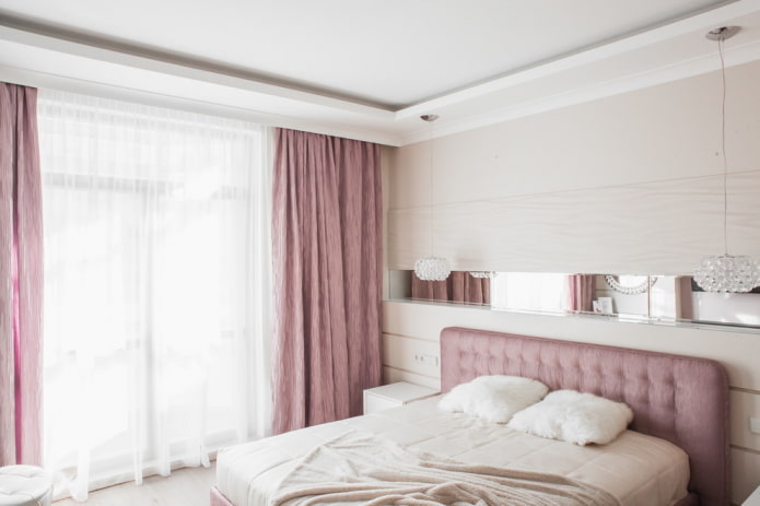 roze gordijnen in de slaapkamer