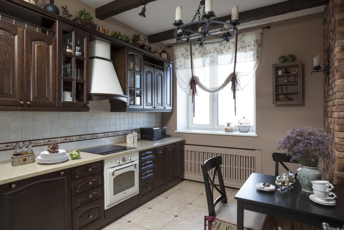 gordijnen in het keukeninterieur