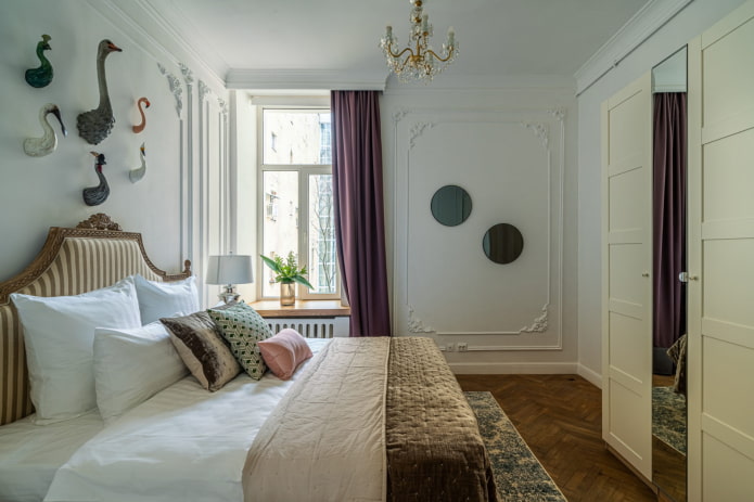 hoe decoreer je de muur boven het bed