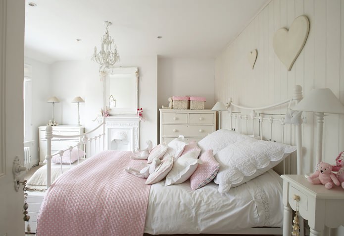 slaapkamerontwerp voor een meisje in shabby chic stijl