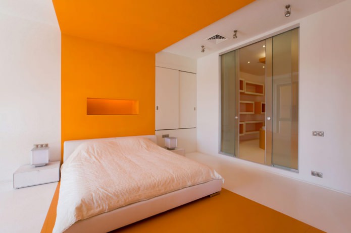muren in de slaapkamer wit en oranje schilderen