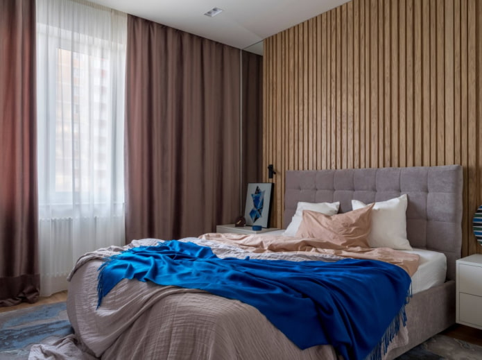 houten balken aan de muur in de slaapkamer