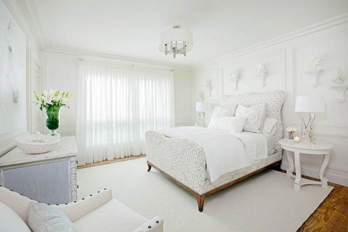 Witte muren in de slaapkamer