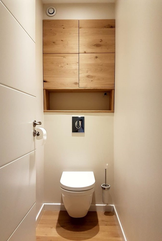 meubels in het toilet in een Chroesjtsjovisch appartement