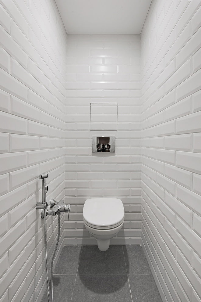 een toilet afwerken in een appartement in Chroesjtsjov-stijl