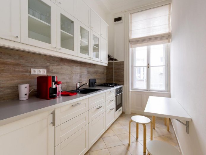 rechte keuken met eettafel