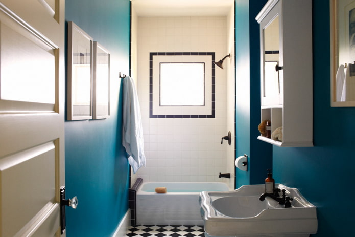 badkamer met blauwe muren