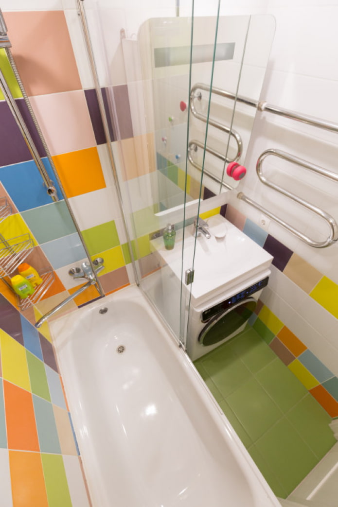 lichte kleine badkamer