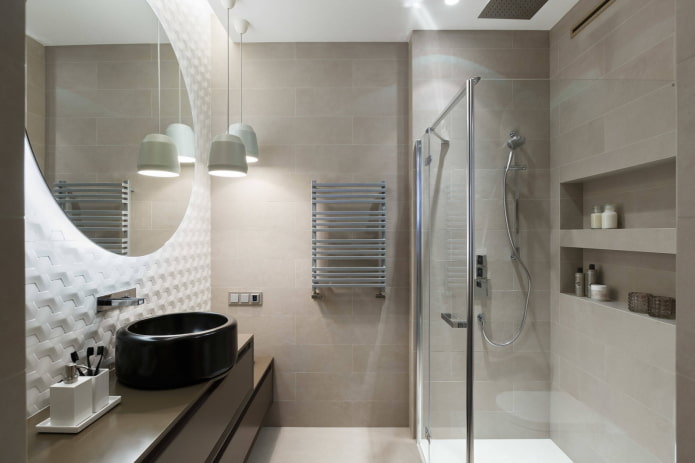Beige laconieke badkamer