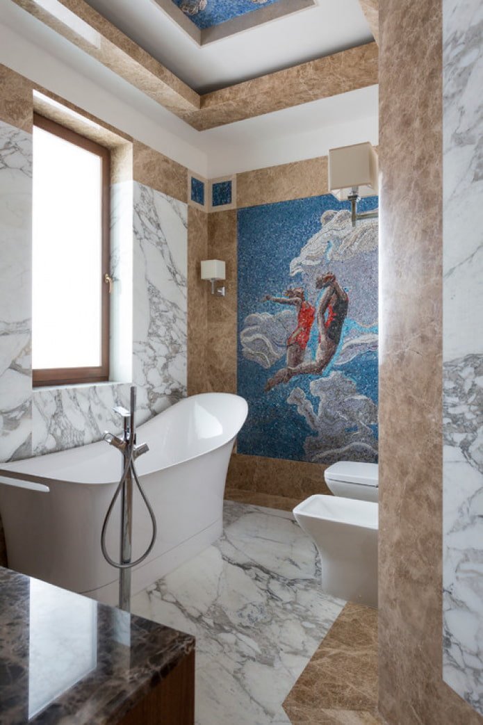moza?ek op de muur in de douche