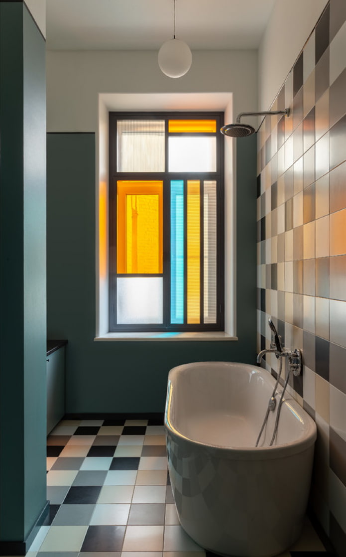 gekleurd glas op het raam