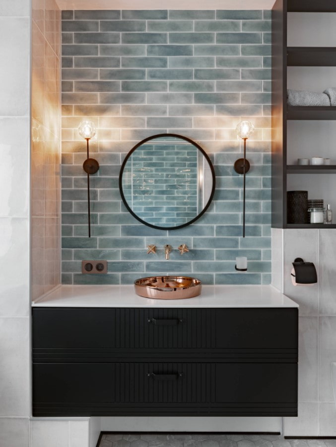 glazen duif aan de wand