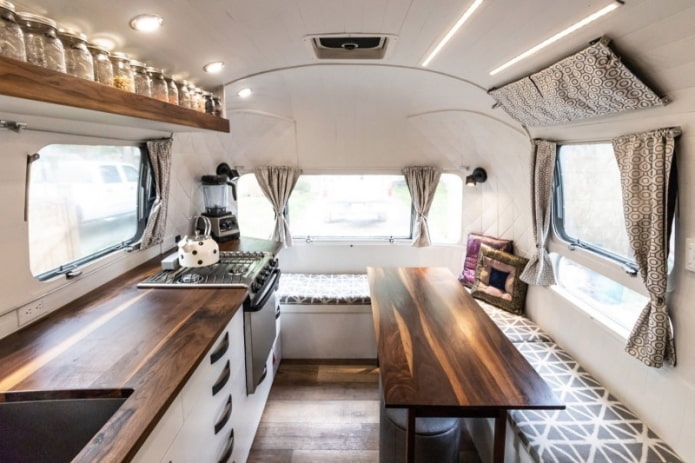kookgedeelte in een camper