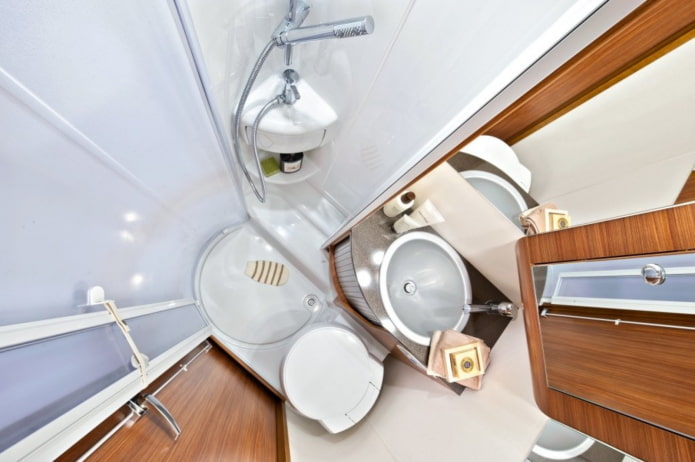 interieur van een badkamer in een camper