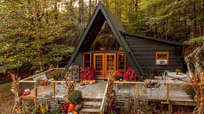 Driehoekig huis met terras