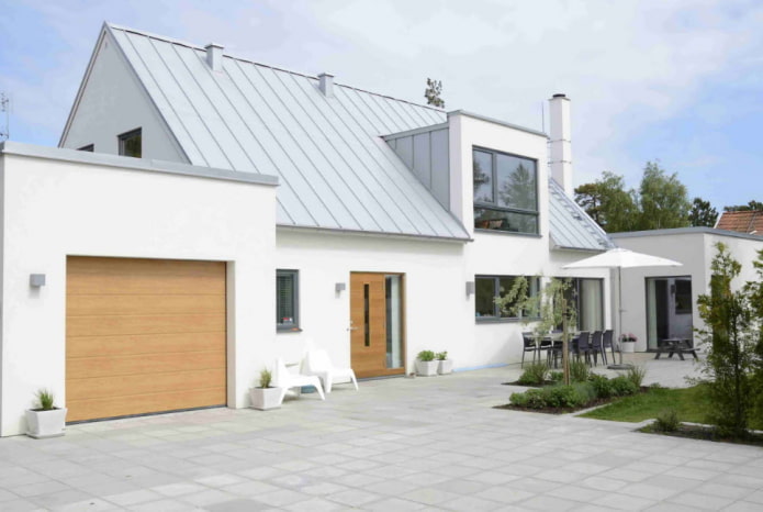 wit huis in Scandinavische stijl