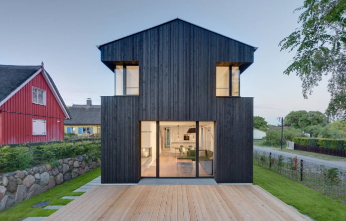 zwart huis in Scandinavische stijl