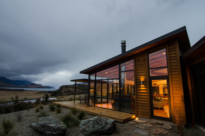 huis met panoramische ramen in hightech-stijl