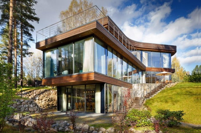 huis met panoramische ramen in hightech-stijl