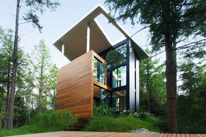 huis in hightech-stijl in het bos