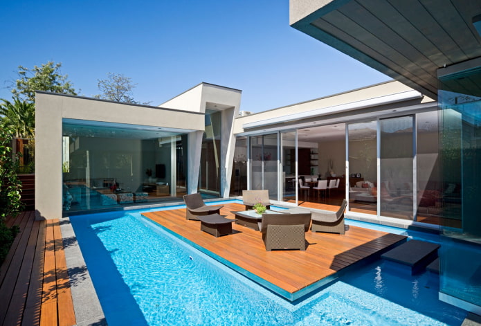 huis met terras in hightech-stijl