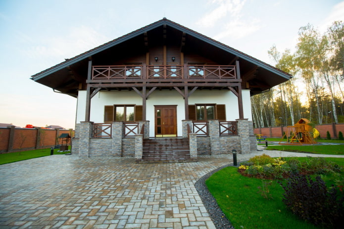 huis met een gepleisterde gevel