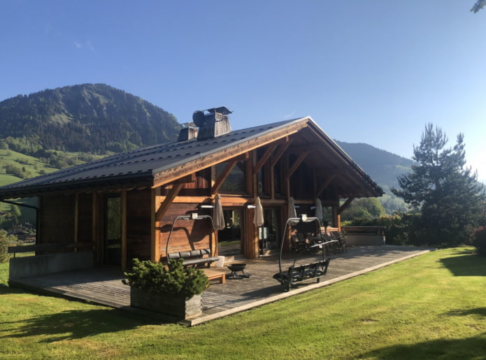 zadeldak van het huis