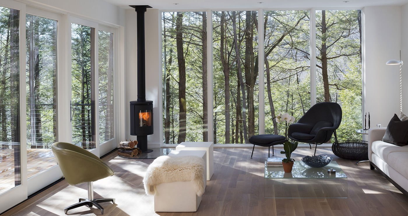 Interieur van een landhuis met panoramische ramen
