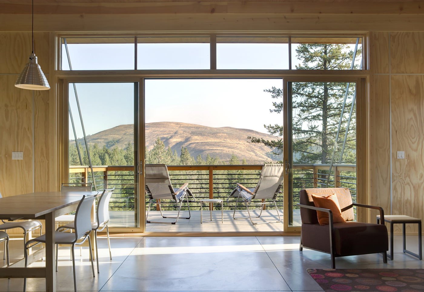 Interieur van een landhuis met panoramische ramen